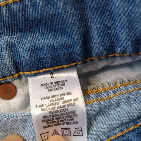 Aero Women's Mom Short Button Fly Light Wash Denim Casual Size 2 - Picture 3 of 4